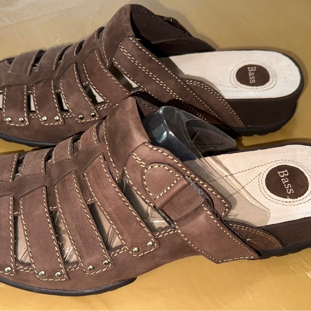 Women’s Bass “Safari” Brown Sandal NIB Slip On Sz 10M - Picture 3 of 9
